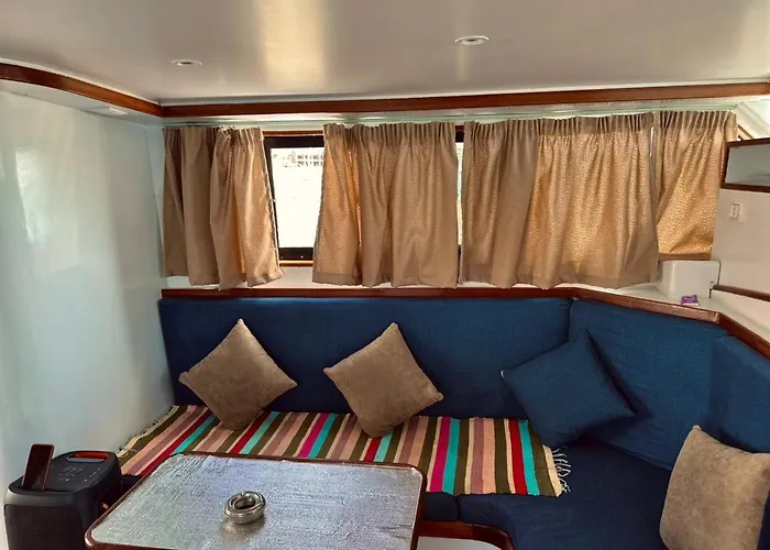 Botel Taitours
